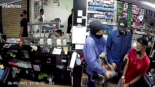 PCDF prende dupla que assaltou banca de celulares no Shopping Popular; veja vídeo