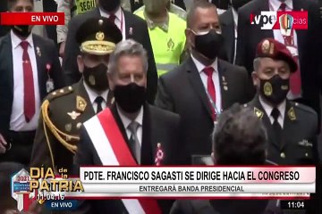 Sagasti entrega la banda presidencial y se retira de Palacio de Gobierno