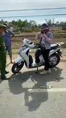 người phụ nữ tại chốt kiểm dịch Đà Nẵng