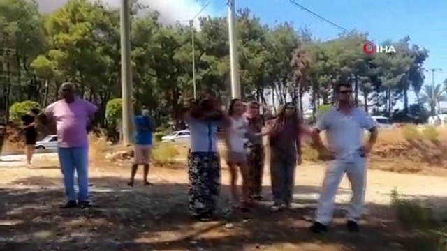 Al menos tres muertos y varios pueblos evacuados en Turquía ante el avance de los incendios