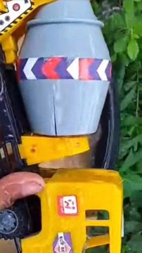 Membersihkan Mainan Mobil Mobilan, Mobil Truk Molen, Excavator, Crane, Buldozer, Truk Excavator