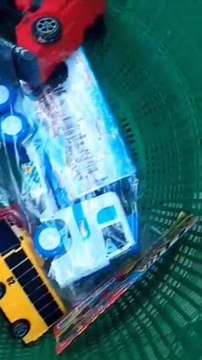 Membersihkan Mainan Mobil Mobilan, Mobil Truk Molen, Excavator, Crane, Buldozer, Truk Excavator