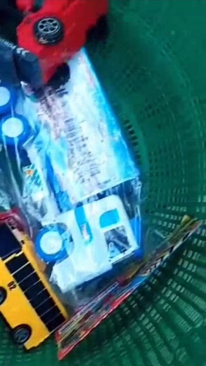 Membersihkan Mainan Mobil Mobilan, Mobil Truk Molen, Excavator, Crane, Buldozer, Truk Excavator