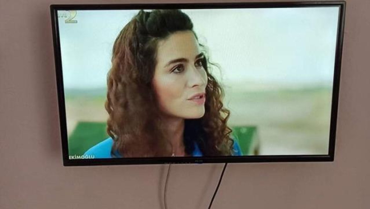 Televizyonunu satışa çıkaran vatandaştan ilginç ilan: Bebek bezi ve maması ile takas olur