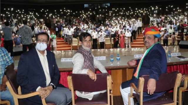 Health Minister celebrates his birthday flouting COVID norms