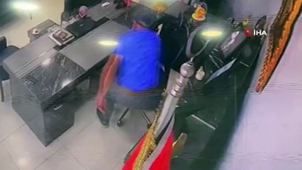 Güzellik merkezinin ofisine kadar girdi, çekmecedeki cüzdanı böyle çaldı