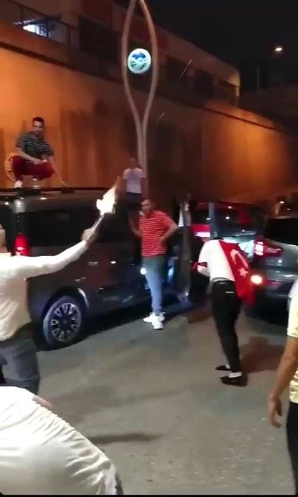 Son dakika: Asker uğurlamasında yolu kapatarak havaya ateş açtılar