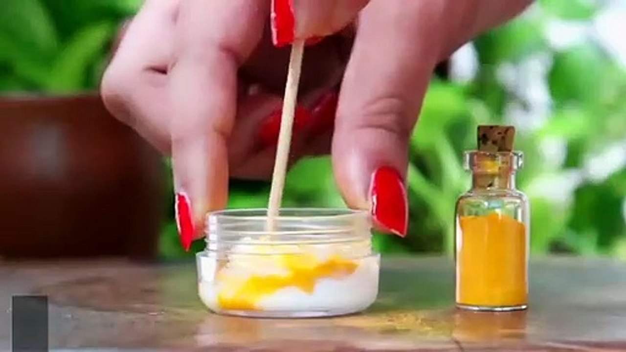 10 Best 2-Ingredient Night Face Packs to Wake up with Clear & Glowing Skin - Turmeric Face Pack