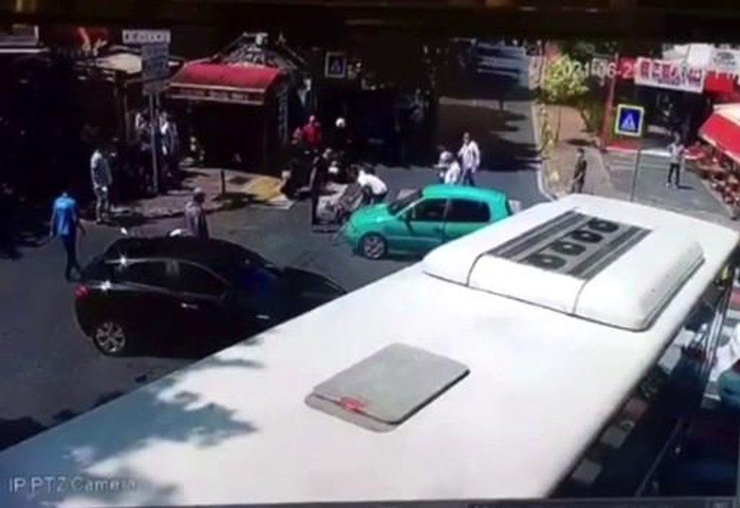 Fırsatı kaçırmayan hırsız, kaza yapan sosyal medya fenomenin cep telefonunu böyle çaldı