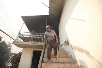 Son dakika... Manavgat'ta kanser hastası kadın, tedavi parasını yangında kaybetmenin üzüntüsünü yaşıyor