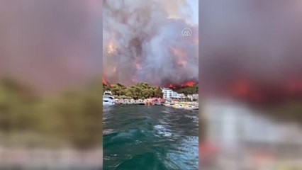 Marmaris'te çıkan orman yangınına müdahale ediliyor (6)