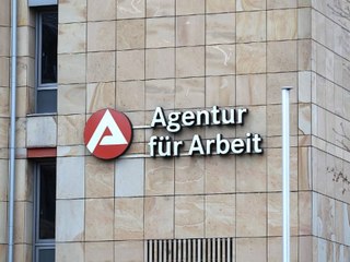 Arbeitslosigkeit sinkt im Juli stärker als erwartet