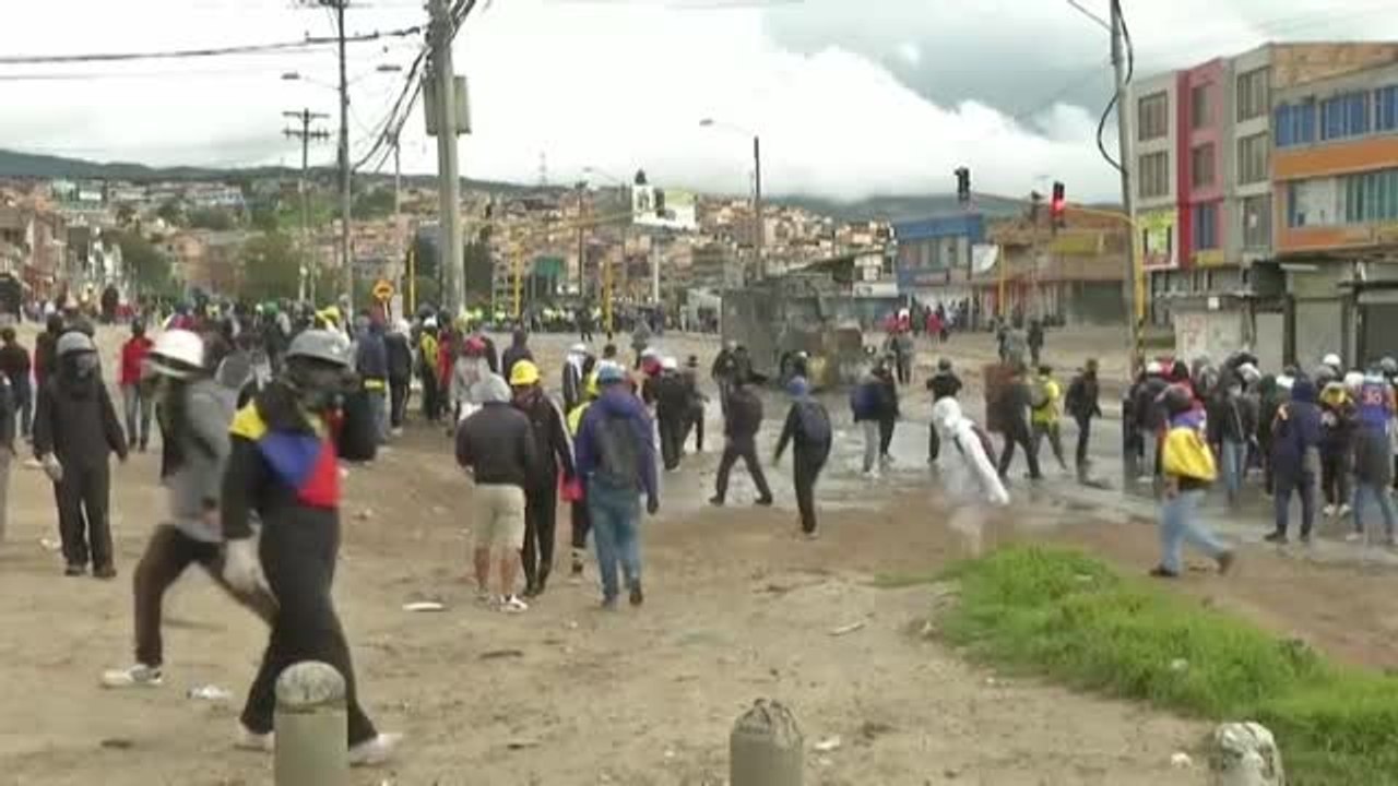 Las protestas en Bogotá desembocan en enfrentam...