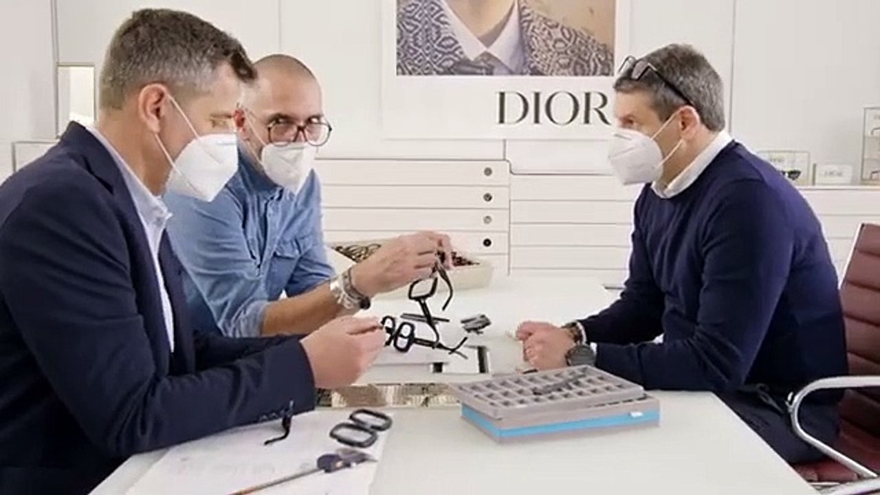 اكتشفي الحرفية وراء صناعة نظارات Dior Signature