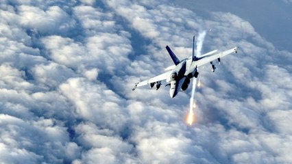 Estados Unidos lanza una serie de ataques aéreos en Afganistán en medio de su retirada