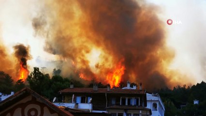 Marmaris’te alevler yerleşim yerlerini tehdit ediyor