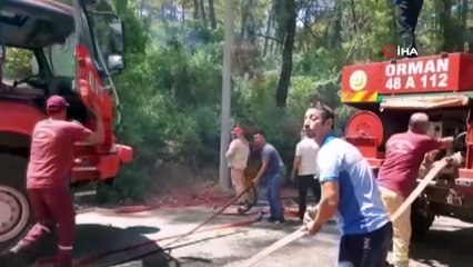 Marmaris’te alevler yerleşim yerlerini tehdit ediyor
