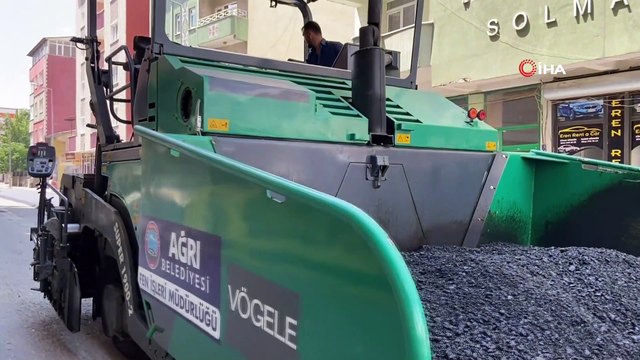 AK Parti Ağrı İl Yönetimi ve Başkan Sayan asfalt çalışmalarını yerinde inceledi