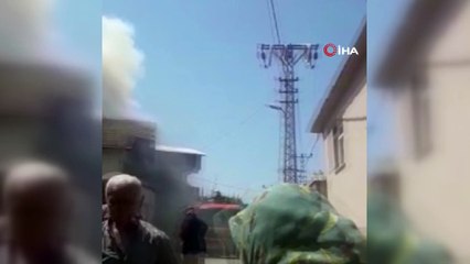 Elektrik kontağından çıkan yangında tek katlı ev yandı