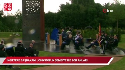 İngiltere Başbakanı Johnson’un şemsiye ile zor anları