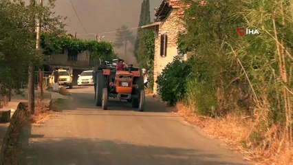 Yangın bir mahalleye daha sıçradı, vatandaşlar canını zor kurtardı