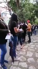 Download Video: Hondureños se van a puñetazos en pleno centro vacunación en Tegucigalpa