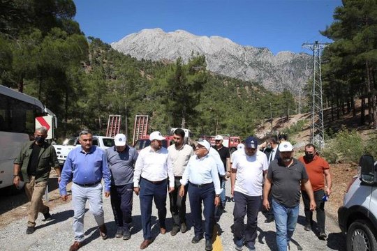 Son dakika haberleri! Kayseri Büyükşehir Belediye Başkanı Büyükkılıç, Aladağlar Milli Parkı'ndaki yangın bölgesinde incelemelerde bulundu