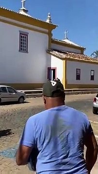 Policiais agridem jovem em Passa Tempo