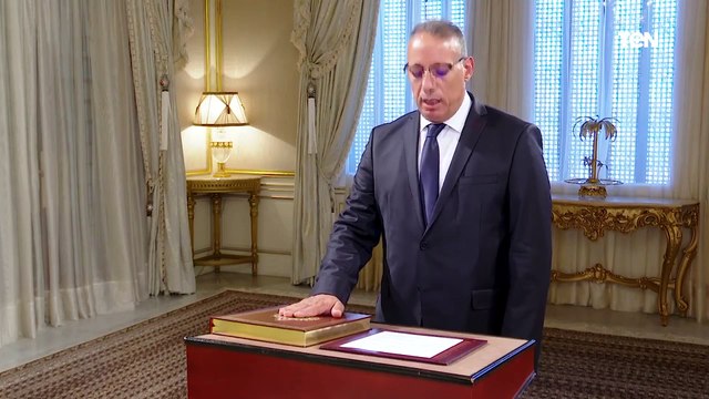 رضا غرسلاوي يؤدي اليمين الدستورية أمام الرئيس التونسي بعد تكليفه بتسيير وزارة الداخلية