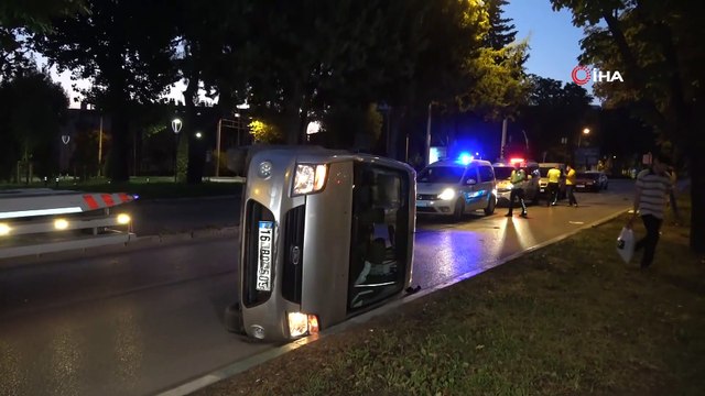 Hamur yüklü hafif ticari araç takla attı: 3 yaralı