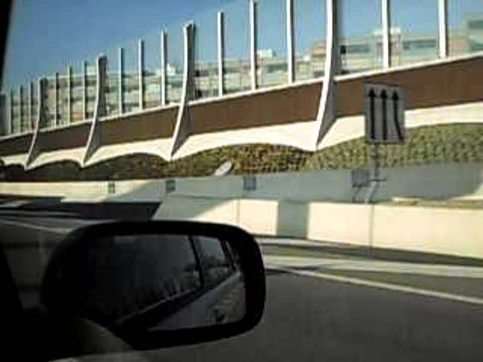 jon depasse une ferrari