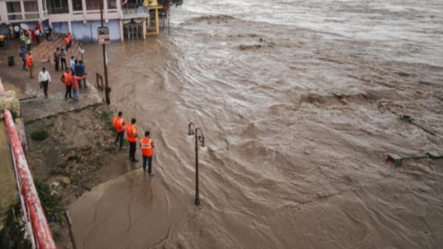 Cloudburst, heavy rain triggers overflow in rivers in J&K