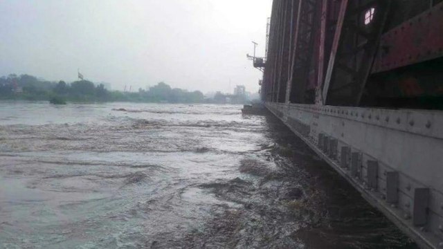 Yamuna crosses danger mark, flash flood havoc in Himachal