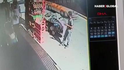 Yere çöp atınca bıçaklandı