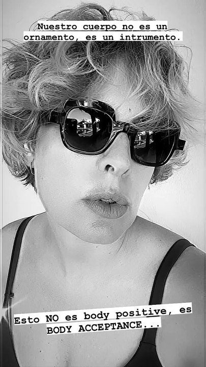 Tania Llasera defiende su cuerpo con curvas en un sexy vídeo