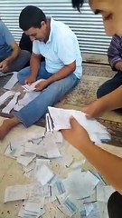 CHP'li Mahmut Tanal paylaştı: Elektrik faturaları toplu halde cami avlusuna bırakıldı