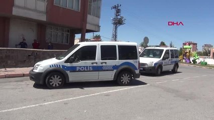 KENDİSİNE PARA VERMEYEN ANNESİNİ REHİN ALARAK, DARP ETTİ