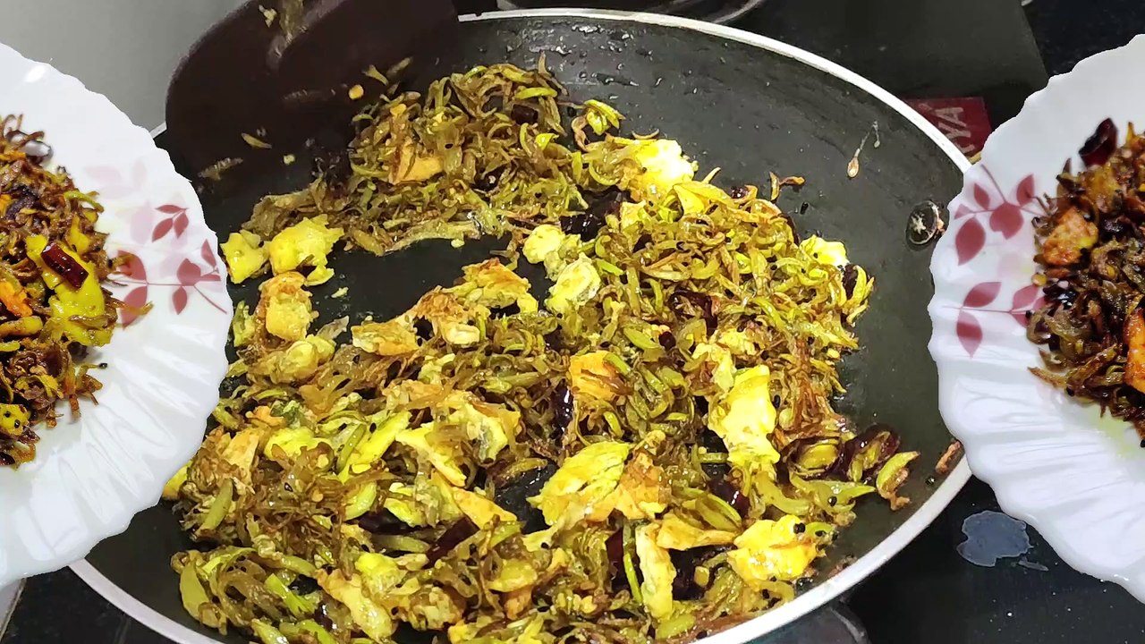 ডিম দিয়ে লাউ চোচা ভাজি অসাধারন স্বাদে মুখে জল আনার মতো রেয়িপি-Lau er khosha bhaja-ChandrimarRannaghaVID_20201201_160106
