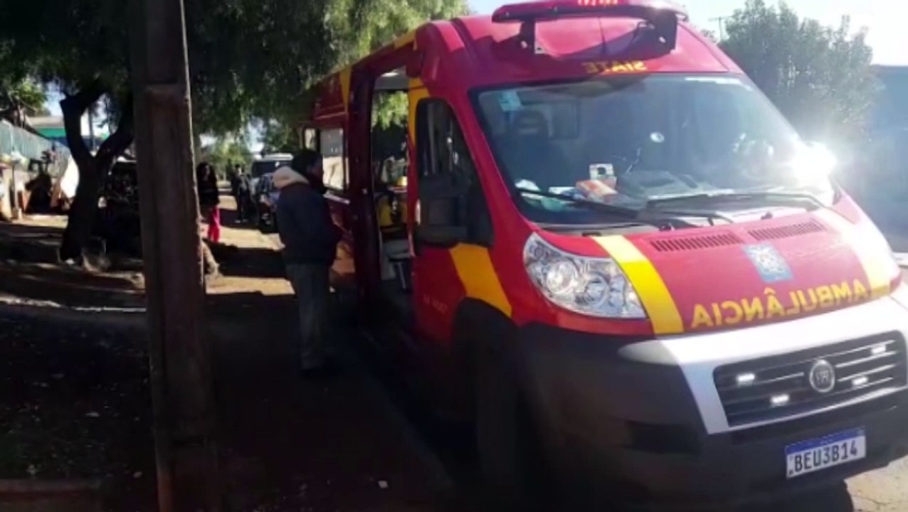 Vítima sofre queda e é socorrida pelo Corpo de Bombeiros no Bairro Periolo