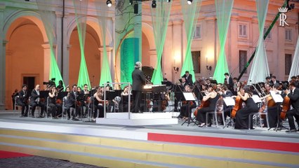 L'abbraccio Muti-Mattarella, il Maestro regala al Presidente la sua bacchetta: "Lei dirige un Paese"