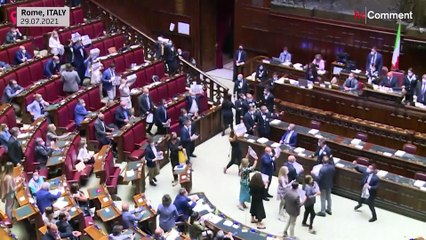 İtalyan meclisinde 'aşı kartı' tartışması: Milletvekilleri arasında kavga çıktı