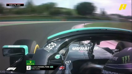 هاميلتون يفقد توازنه قليلا وينحرف خارج الحلبة بسيارته