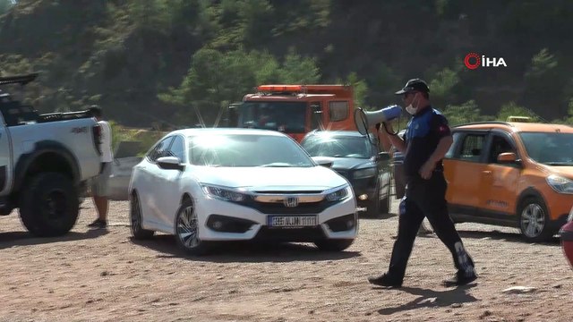 Marmaris-Datça karayolu yangının şiddetlenmesi nedeniyle ulaşıma kapandı