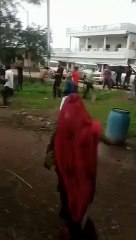 VIDEO STORY : जमीनी विवाद में जानलेवा हमला, 3 गाड़ियों से आए बदमाशों ने बरसाए जमकर डंडे