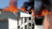 Son dakika haber | Bahçelievler'de inşaat halindeki binanın çatısında çıkan yangın söndürüldü