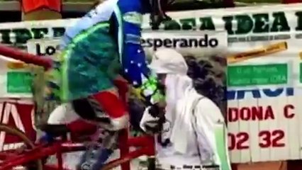 Mariana, con 9 años, después de ganar una competencia de BMX