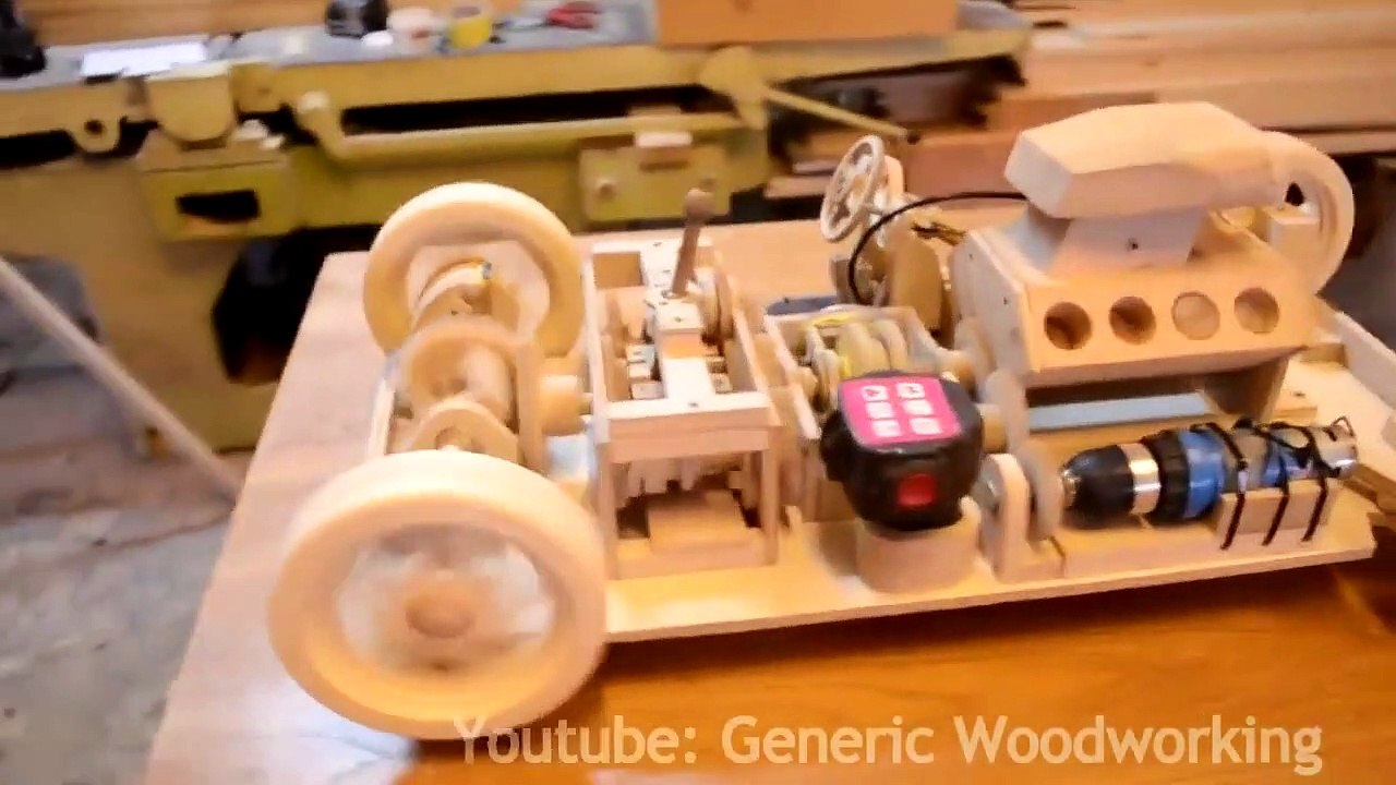 Fabrication d'une voiture en bois avec un moteur qui marche à la perfection