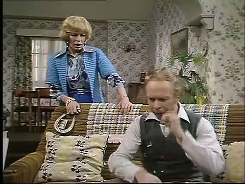 LOS ROPER,GEORGE Y MILDRED,CAPITULO 5X1,Quién lo encuentra se lo queda,EPISODIO COMPLETO EN ESPAÑOL ,SERIE TV,COMEDIA SITCOM,HUMOR,1978,Yootha Joyce,Brian Murphy,RETRO,NOSTALGIA,VINTAGE,TELEVISION DEL RECUERDO,RED MARABUNTA,Thames Television