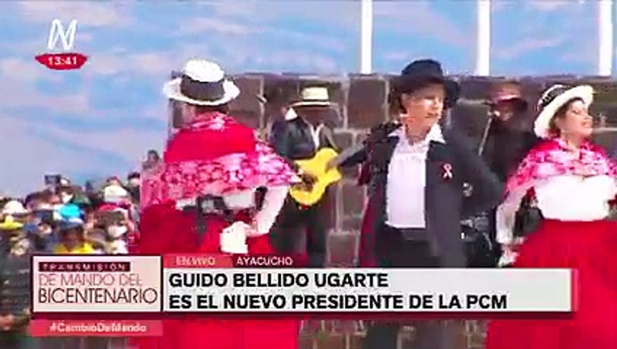 Pampa de la Quinua: Pedro Castillo surprised by dancing a marinera ayacuchana after his swearing in ceremony/Pampa de la Quinua: Pedro Castillo sorprendió al bailar una marinera ayacuchana tras juramentación