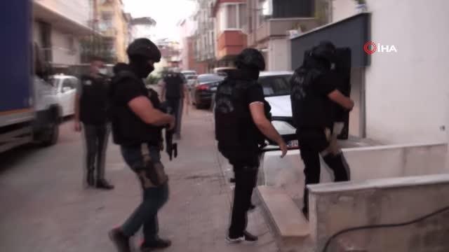 İstanbul'da radikal terör örgütü DEAŞ'a yönelik düzenlenen operasyonda, 6 şüpheli yakalanarak gözaltına alındı.